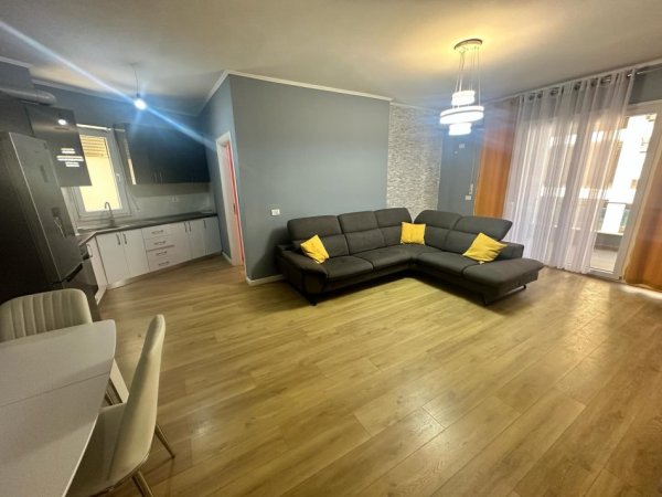 Shitet apartament 3+1+2+2poste parkimi te Kopshti Zoologjik, 252'000 Euro