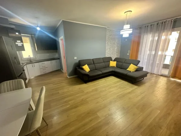 Shitet apartament 3+1+2+2poste parkimi te Kopshti Zoologjik, 248'000 Euro