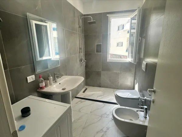 Shitet apartament 3+1+2+2poste parkimi te Kopshti Zoologjik, 248'000 Euro