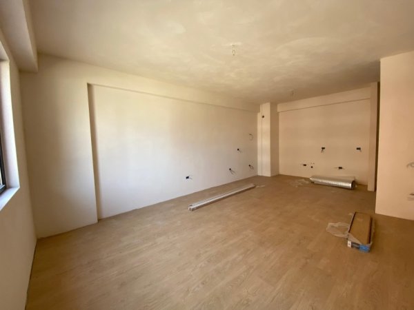 Shitet apartament 1+1