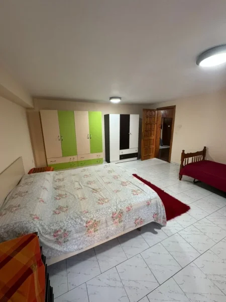 Jepet me qera Apartament 2+1 380 mije leke, rruga Hoxha Tahsim prane Bar Oslo
