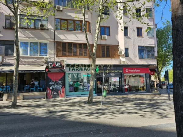 Shitet Ambient Komercial ne Bulevardin Zogu i Pare