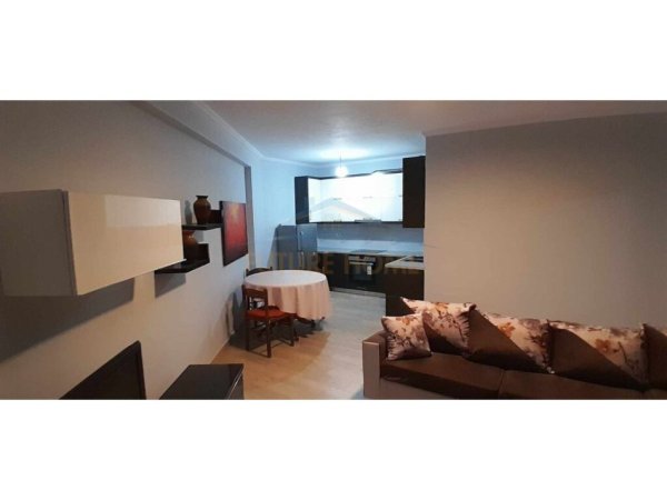 Shitet, Apartament 2+1+2, Unaza e Re, Tiranë.