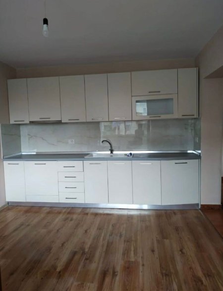 JEPET ME QERA APARTAMENT 1+1 400 EURO 21 DHJETORI