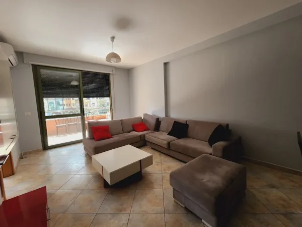Komuna e Parisit, apartament 3+1 me qira!