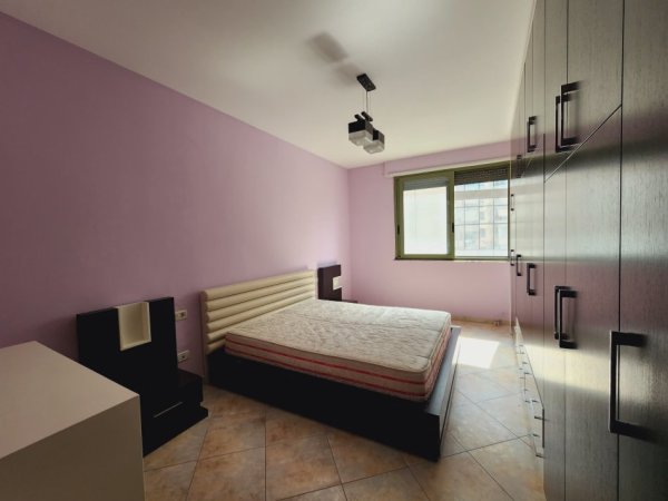 Komuna e Parisit, apartament 3+1 me qira!