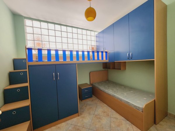 Komuna e Parisit, apartament 3+1 me qira!