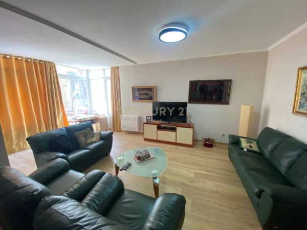 APARTAMENT 3+1+2 + GARAZH NE SHITJE, RRUGA E ELBASANIT