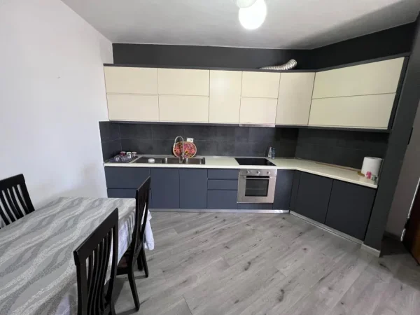 Jepet 2+1 me Qera, ne Astir