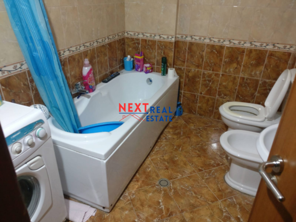 SHITET APARTAMENT 2+1 ME PAMJE DETI NE LUNGOMARE, VLORE