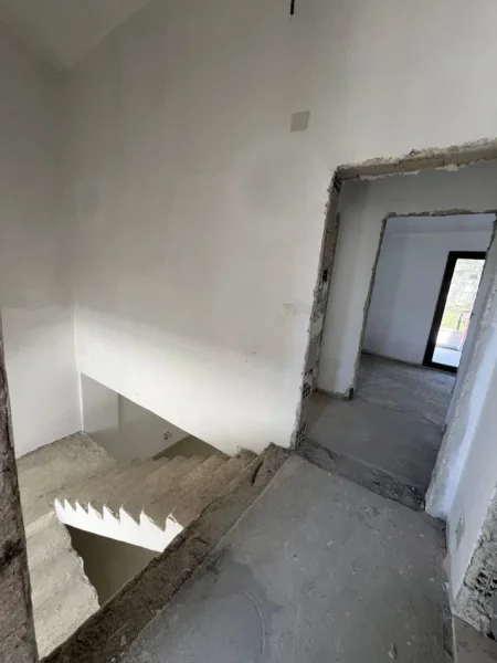 Shitet Dupleks me pamje fantastike  te Kopshti Botanik 234 m2