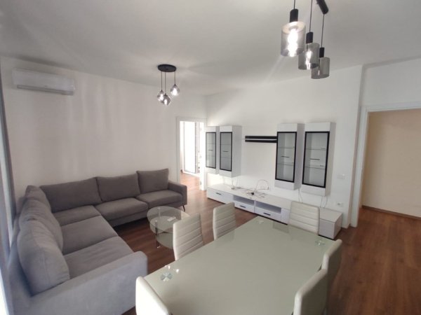 Apartament Me Qera 1+1 Tek Farmacia 10 (ID B210625) Tirane.