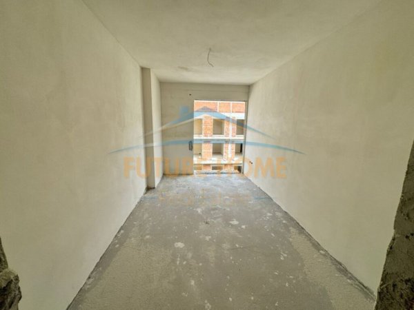 Shitet, Apartament 2+1, Rezidenca Porcelan, Tiranë.