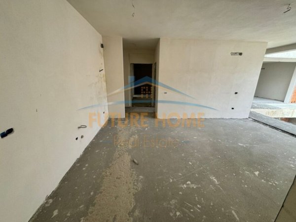 Shitet, Apartament 2+1, Rezidenca Porcelan, Tiranë.