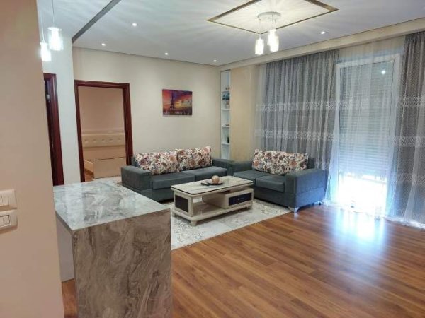 Tirane, jepet me qera apartament 1+1+BLK Kati 3, 75 m² 300 Euro (shkoze)
