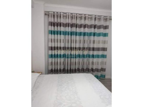 Tirane, jepet me qera apartament 1+1 Kati 2, 72 m² 500 Euro (Bulevardi Zogu i Pare)