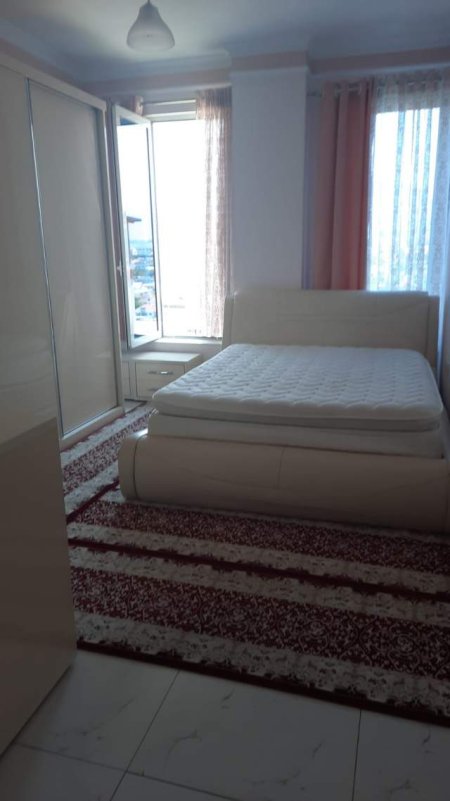 Tirane, jepet me qera apartament Kati 6, 100 m² 400 Euro (kamez)