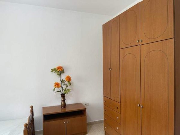 Tirane, jepet me qera Penthouse 2+1+A+BLK Kati 2, 100 m² 40.000 Leke (Rruga Zografet)