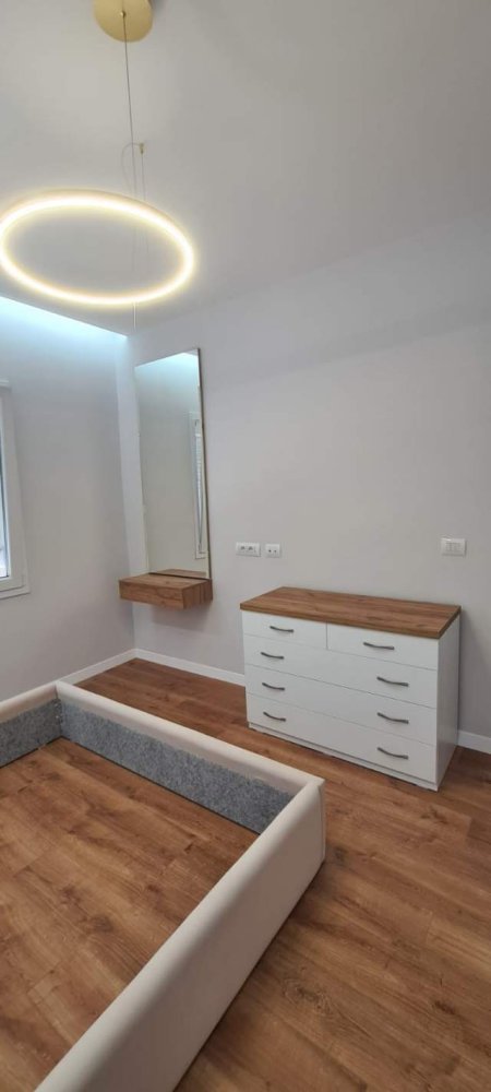 Tirane, jepet me qera apartament 2+1+BLK Kati 4, 65 m² 600 Euro (myslym shyri)