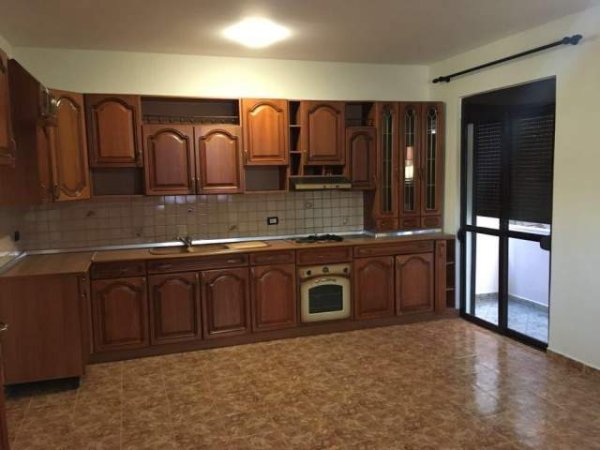 Tirane, shitet shtepi 250 m² 250.000 Euro (Don Bosko)