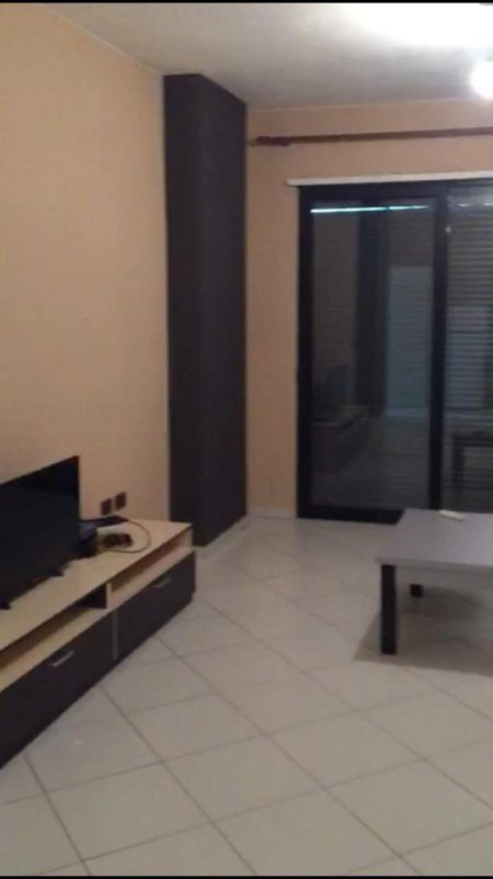 Tirane, jepet me qera apartament 2+1 Kati 5, 72 m² 400 Euro (Unaza)