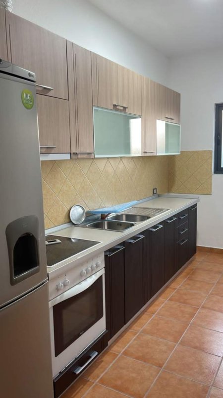 Jepet me qera apartament 2+1, kati 2, 100 m² 40.000 Leke