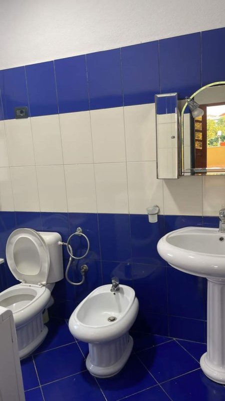 Jepet me qera apartament 2+1, kati 2, 100 m² 40.000 Leke