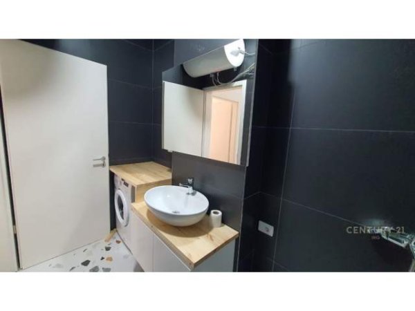 Tirane, jepet me qera apartament 1+1 Kati 3, 60 m² 500  (21 dhjetori)