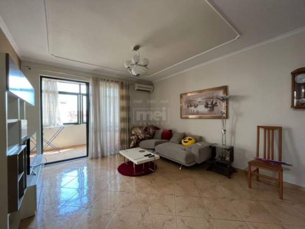 Tirane, jap me qera apartament 2+1+BLK Kati 3, 93 m² 380 Euro (Xhamia e Tabakeve)