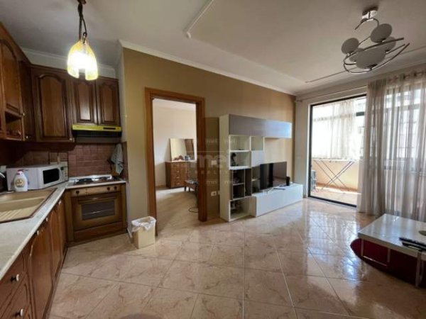 Tirane, jap me qera apartament 2+1+BLK Kati 3, 93 m² 380 Euro (Xhamia e Tabakeve)