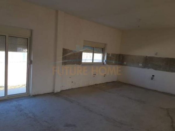 Durres, shitet shtepi 3 Katshe Kati 3, 910 m² 120.000 Euro (Xhafzotaj)