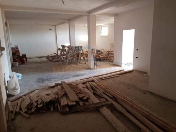 Durres, shitet shtepi 3 Katshe Kati 3, 910 m² 120.000 Euro (Xhafzotaj)