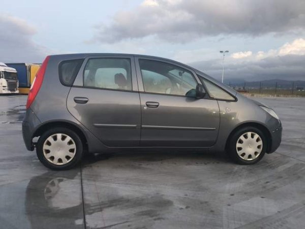 Fier, shes makine Mitsubishi Colt Viti 2006