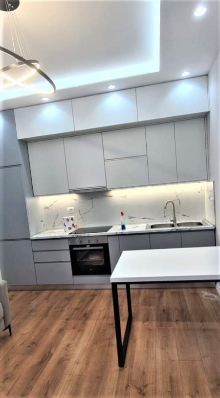 Tirane, jepet me qera apartament Kati 4, 65 m² 600 Euro