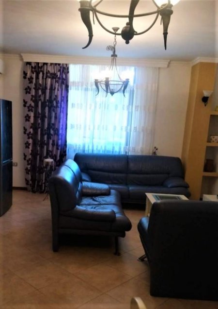 Tirane, jepet me qera apartament 2+1 Kati 8, 78 m² 450 Euro