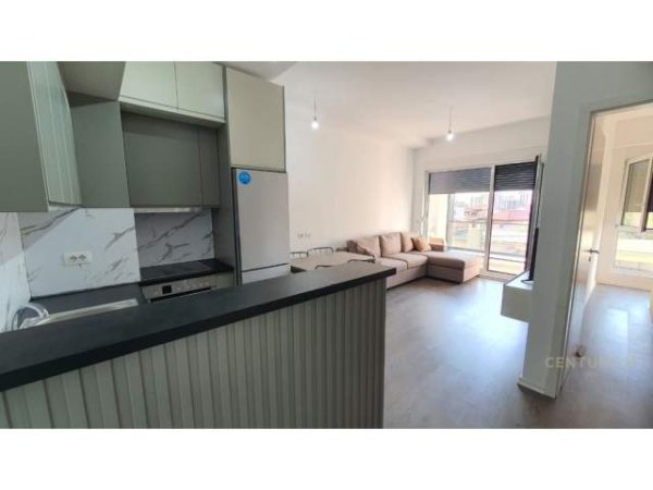 Tirane, jepet me qera apartament 1+1 Kati 3, 60 m² 500  (21 dhjetori)