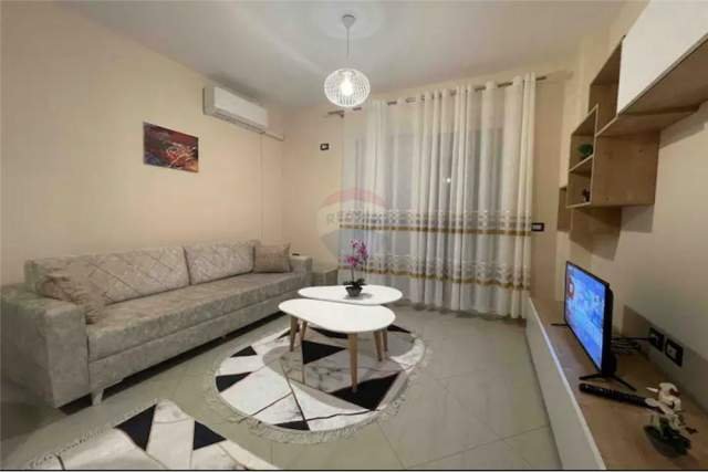 Tirane, jepet me qera apartament 1+1 Kati 3, 67 m² 350 Euro (Porcelan)