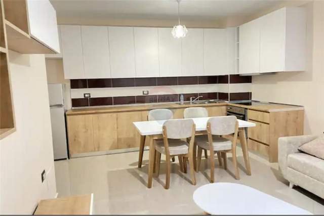 Tirane, jepet me qera apartament 1+1 Kati 3, 67 m² 350 Euro (Porcelan)