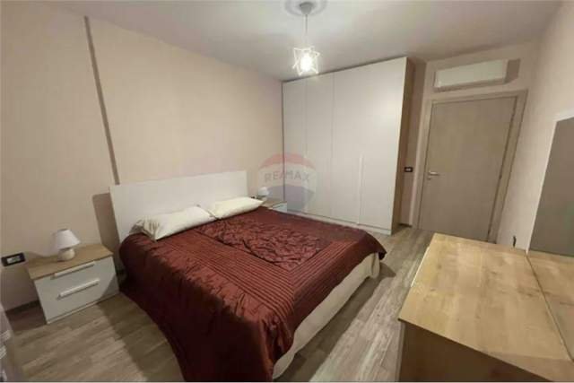 Tirane, jepet me qera apartament 1+1 Kati 3, 67 m² 350 Euro (Porcelan)