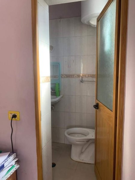 Tirane, jepet me qera apartament 3+1+BLK Kati 3, 500 Euro (Ish Fusha e Aviacionit)