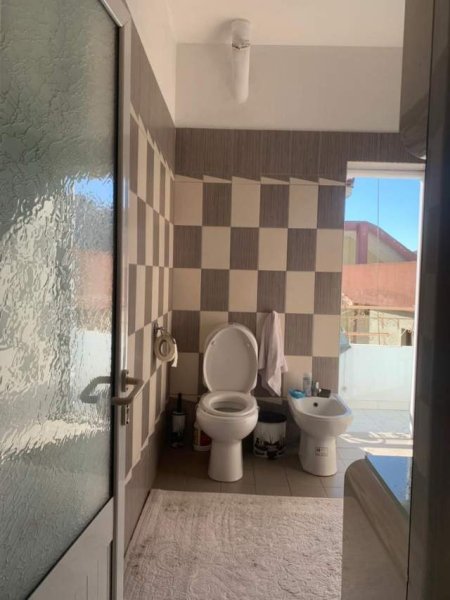 Tirane, jepet me qera apartament 3+1+BLK Kati 3, 500 Euro (Ish Fusha e Aviacionit)