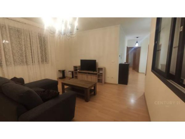 Tirane, jap me qera apartament 2+1+A+BLK Kati 4, 107 m² 650 Euro, Stadiumi Dinamo