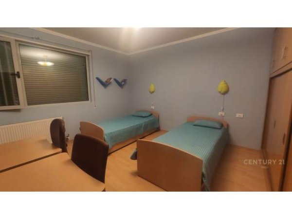Tirane, jepet me qera apartament 2+1 Kati 4, 650 Euro (stadiumi dinamo)