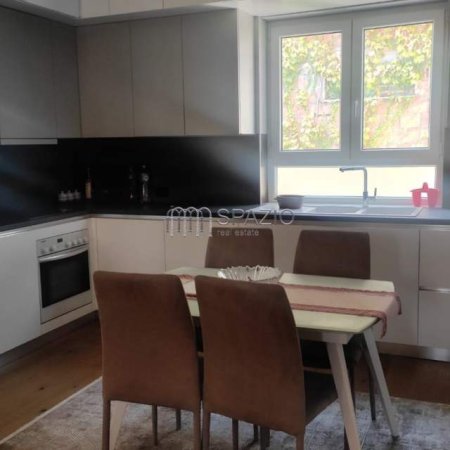 Tirane, jepet me qera Vile 2 Katshe 200 m² 1.500 Euro (Shkolla e kuqe , pazar i ri)