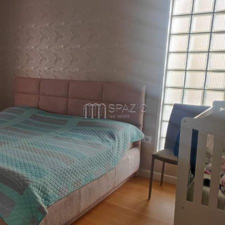 Tirane, jepet me qera Vile 2 Katshe 200 m² 1.500 Euro (Shkolla e kuqe , pazar i ri)