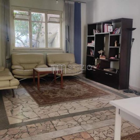 Tirane, jepet me qera Vile 2 Katshe 200 m² 1.500 Euro (Shkolla e kuqe , pazar i ri)