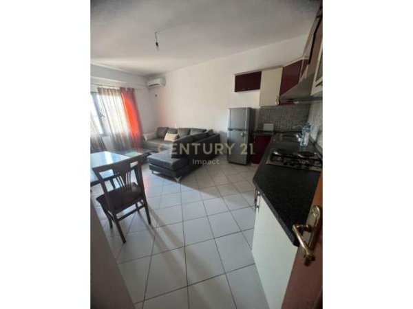JAPIM ME QIRA APARTAMENT 2+1+2, NE ASTIR, 84 M2, Kati 2, 350 Euro (Astir)
