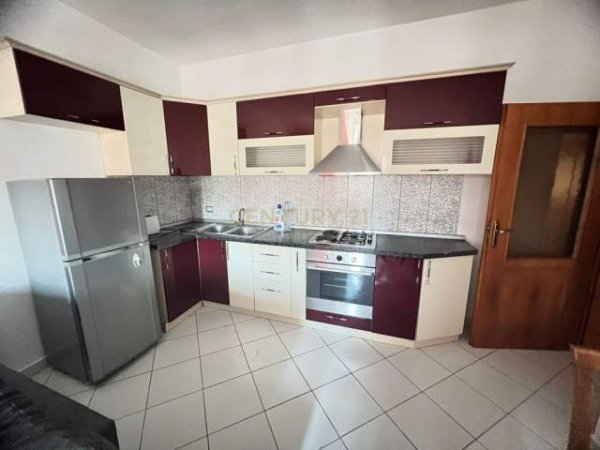 JAPIM ME QIRA APARTAMENT 2+1+2, NE ASTIR, 84 M2, Kati 2, 350 Euro (Astir)