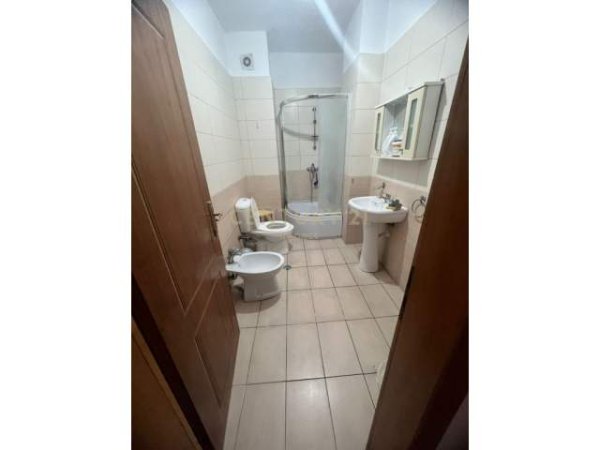 JAPIM ME QIRA APARTAMENT 2+1+2, NE ASTIR, 84 M2, Kati 2, 350 Euro (Astir)