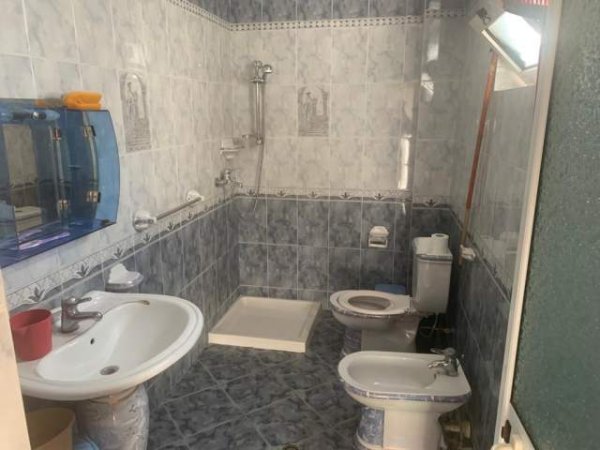 Elbasan, jepet me qera apartament 78 m² 17.000 Leke